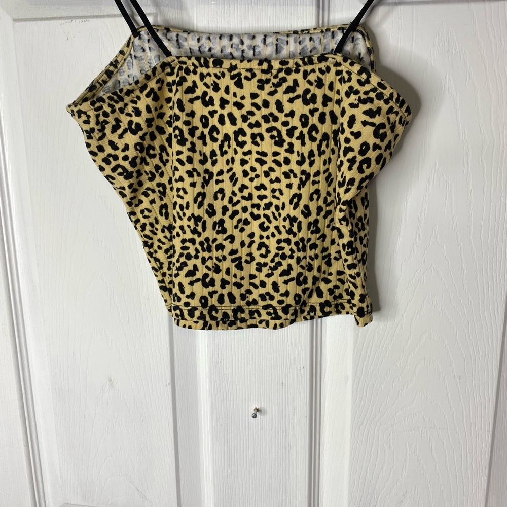 Stylish top for those upcoming hot summer days when you need a loose fitting top - Picture 3 of 4